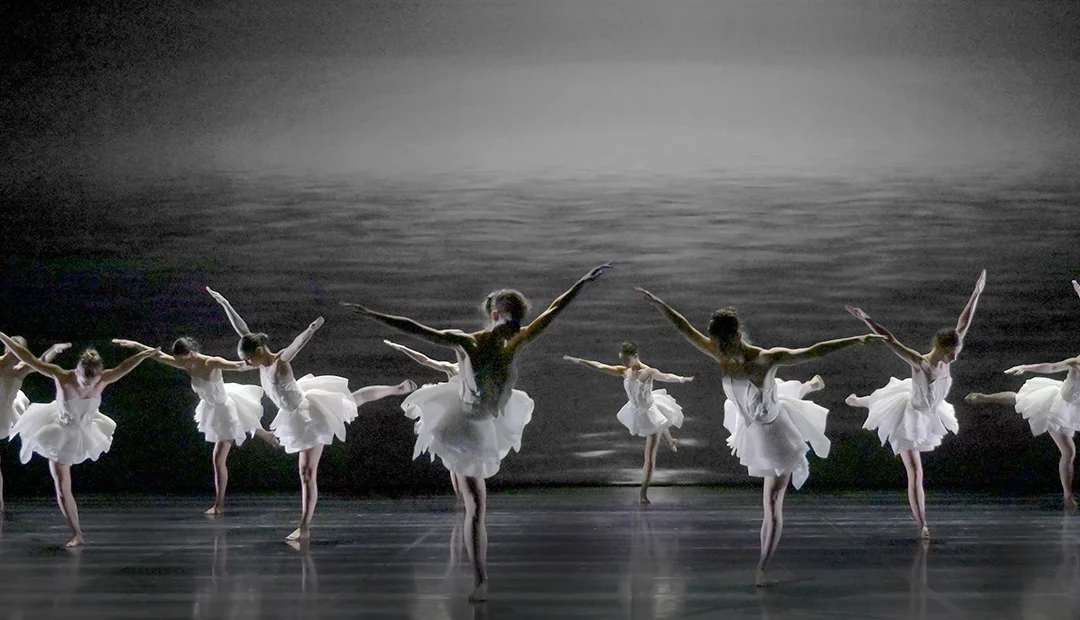 Le Lac des Cygnes – Ballet Preljocaj : un Lac au temps de l’urgence climatique et de Trump